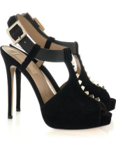 Sandales noires d'orteil aigu et à talons hauts en peau de mouton 