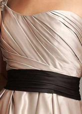 Robe de bal en couleur de champagne sans bretelles en satin de longueur à genou  