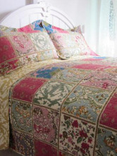 Beautiful Multicolor Plaid Pattern Cotton Quilt
