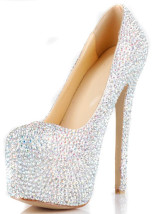 Wunderschöne Pumps mit Kristallstein-Applikation und Stilett Heels