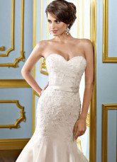 White Strapless Sweetheart Mermaid Trumpet Yarn Wedding Dress