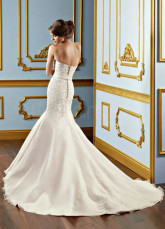White Strapless Sweetheart Mermaid Trumpet Yarn Wedding Dress