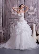 Robe de mariage boule en satin et organza cache coeur avec volants