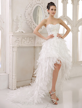 Kurzes asymmetrisches Brautkleid mit Herz-Ausschnitt und Feder-Look Milanoo