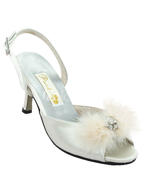 Sandales Ivoire, satin, dÃ©tail de marabow et de strass.Hauteur du ...