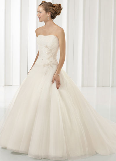 Retro Quinceanera Dresses on Vintage Style Ball Gown Strapless Beading Apllique Satin Organza