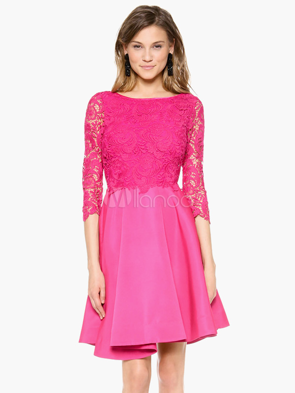 Vestido acampanado de encaje