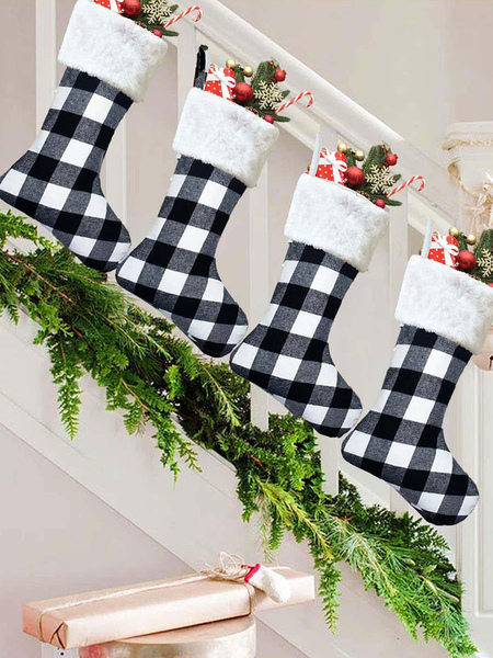 Image of Sacchetti regalo di Natale Decorazioni appese per porta di Natale Sacchetti regalo di calze natalizie in tessuto scozzese