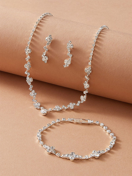 Image of Set di gioielli in 3 pezzi; collana di strass bianchi; bracciale; orecchini; gioielli; outfit