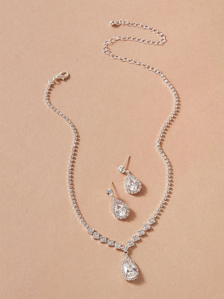 Image of Set di gioielli in 2 pezzi; collana in lega di strass bianca; orecchini; gioielli; outfit