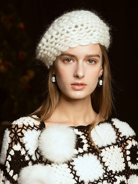 Image of Cappellini da donna Moderni ritagli lavorati a maglia Cappelli caldi invernali di design