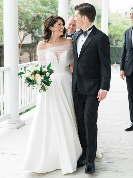 Image of Coprispalle da sposa con collo gioiello in avorio bottoni in tulle copertura da sposa