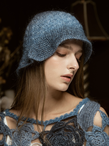 Image of Cappelli da donna Cappelli caldi invernali di design con ritagli lavorati a maglia piuttosto chic