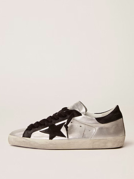 Image of Sneakers da uomo metallizzate Scarpe da skate basse con lacci color argento con punta tonda e motivo a stella