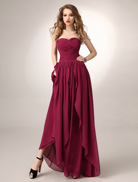 

Floor-Length Burgundy A-line Ruched Chiffon Bridesmaid Dress with Sweetheart Neck